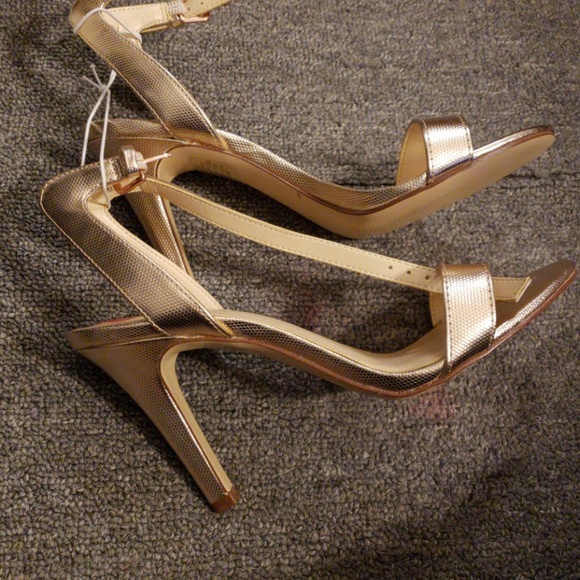 Sandals - Picture 2 of 4